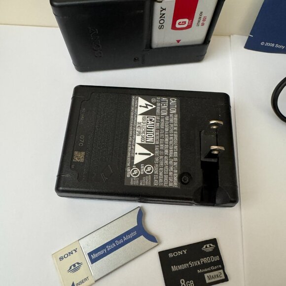 Sony Cybershot Digital Camera (Working) DSC-W300 8 MB 2 Batteries + Accessories - Picture 6 of 9